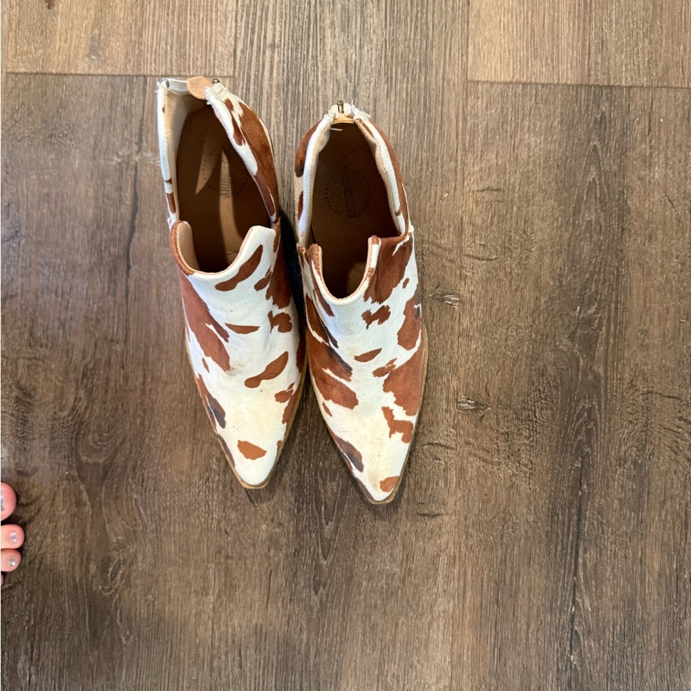 Buckle Brown and White Ankle Booties with Retro Style
